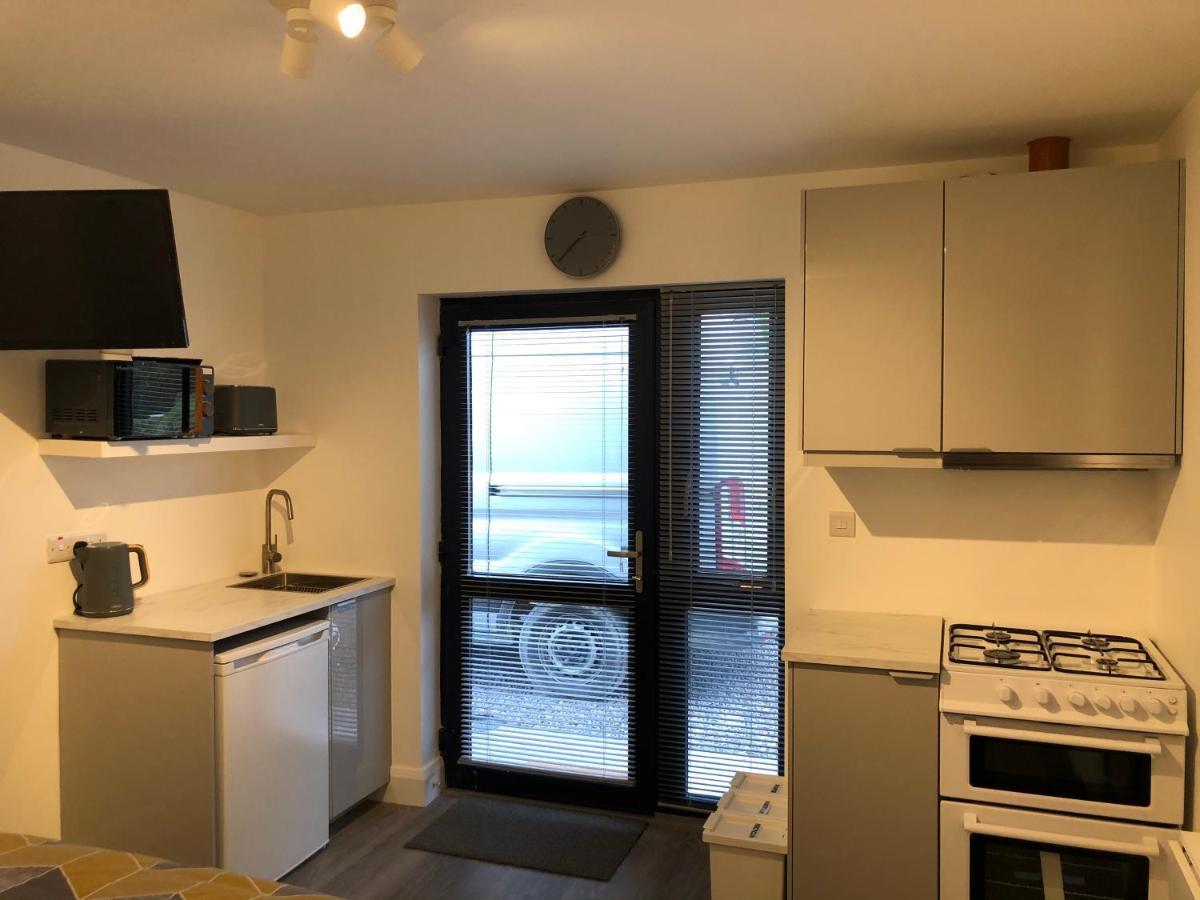 Skellig Port Accommodation - 1 Studio Bed Apartment 波托马里 外观 照片